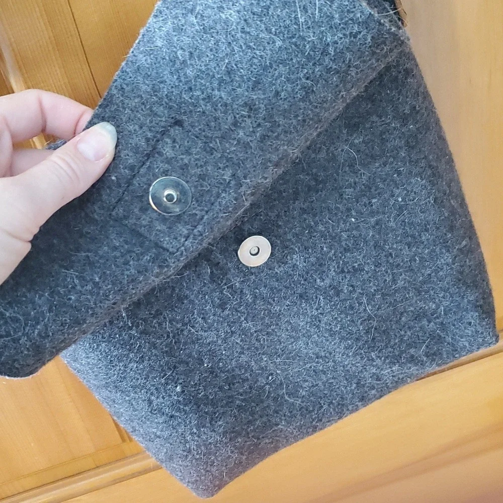 Rambag Gray Felt‎ Medium Messenger Bag With Carbiner Hardware & Rivets